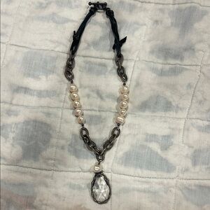 Elegant Pearl and Crystal Pendant Necklace